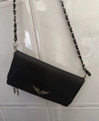 Bolso elegante negro con cadena
