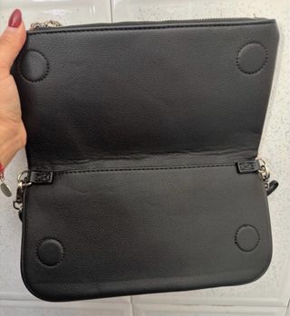 Bolso elegante negro con cadena