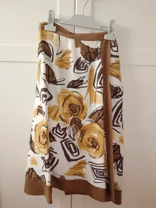 Falda estampada flores y pedreria de seda