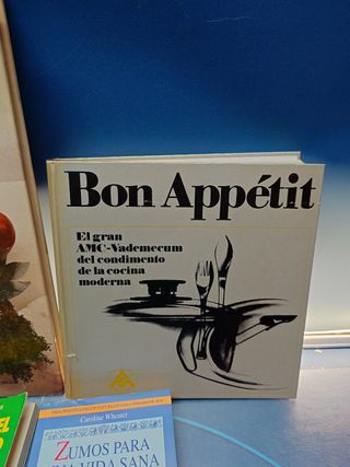 Cuatro libros sobre cocina y alimentación