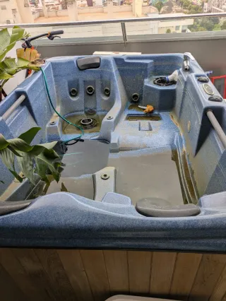 Jacuzzi Mountain Springs Azul y Madera