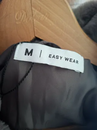 Chaquetón mujer gris con capucha,forrado con pelo