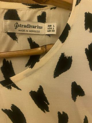 Vestido estampado Stradivarius.