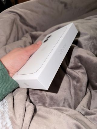 iPhone 16 precintado