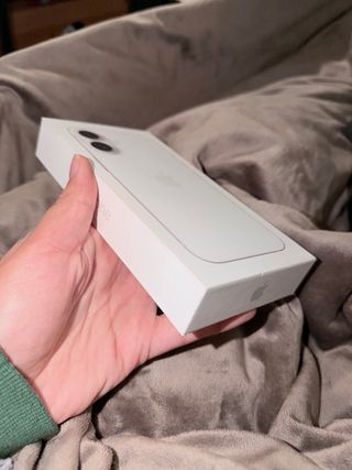 iPhone 16 precintado