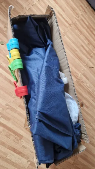 Parque infantil azul oscuro