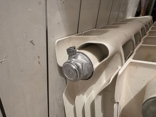 Radiatori in metallo bianchi