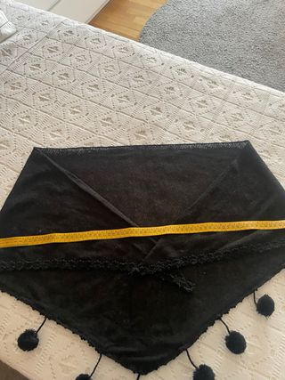 Toquilla negra con pompones