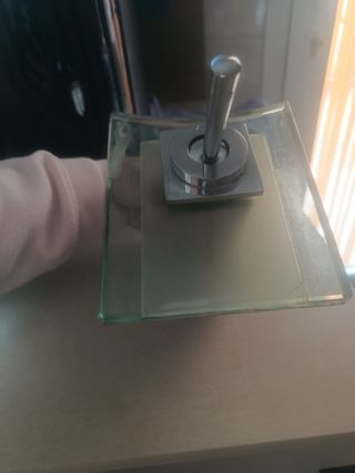 Grifo de cristal y metal