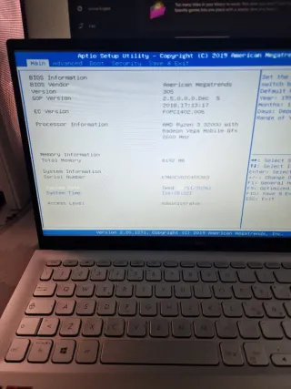 ASUS VivoBook F512D 15.6 AMD Ryzen 3