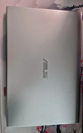 ASUS VivoBook F512D 15.6 AMD Ryzen 3