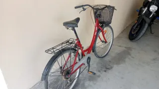 Bicicleta de paseo roja City 40