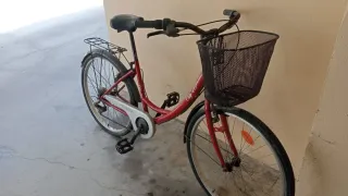 Bicicleta de paseo roja City 40
