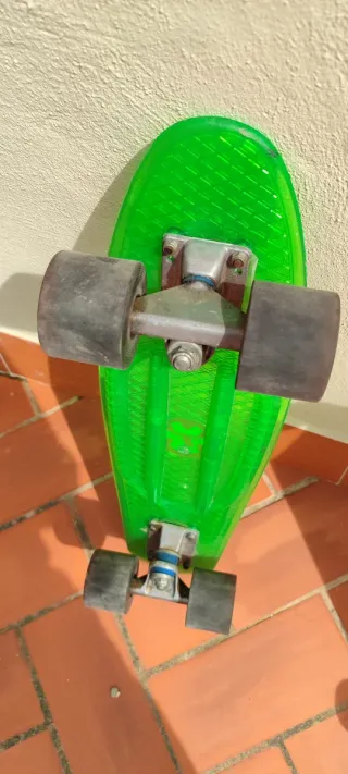 Skate verde translúcido