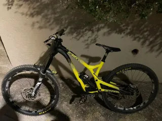 Bici descenso Commencal Supreme DH V4 World Cup