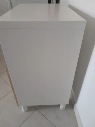 Mobile basso con anta legno e ripiani