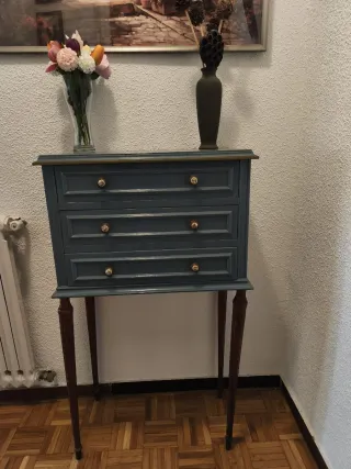 Mueble recibidor azul y marrón