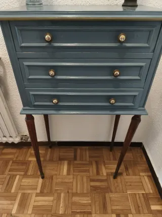Mueble recibidor azul y marrón