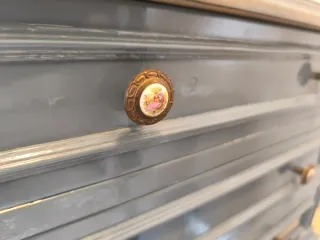 Mueble recibidor azul y marrón