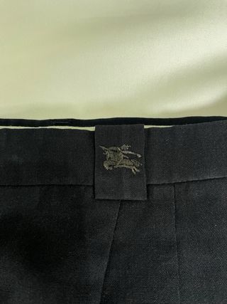 Burberry Pantalón de vestir negro con pinzas 44