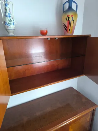 Mueble de salón madera y cristal