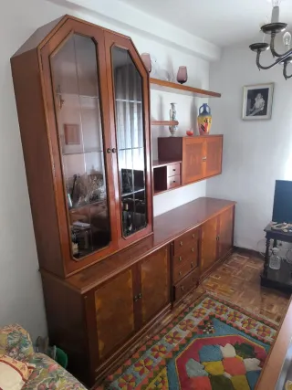 Mueble de salón madera y cristal