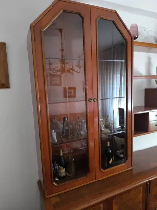 Mueble de salón madera y cristal