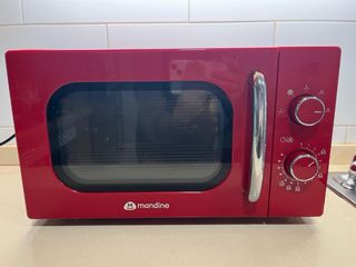 Microondas rojo Mandine