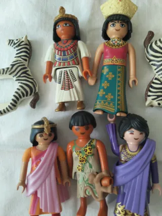 Playmobil 5 figuras femeninas y 2 zebras.