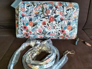 Bolso Parfois. Floral. Sin estrenar.