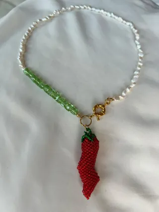 Collar Chili Rojo Cuentas Perlas y Verdes