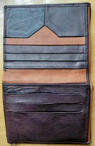 Billetera de piel AMC marrón