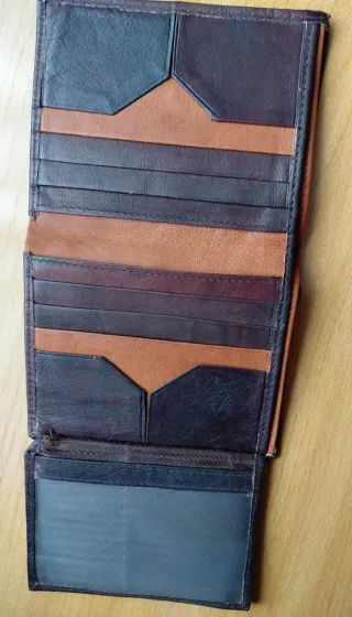 Billetera de piel AMC marrón