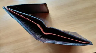 Billetera de piel AMC marrón