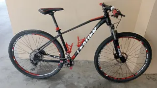 Bicicleta Montaña Negra y Roja,marca Mondrake.