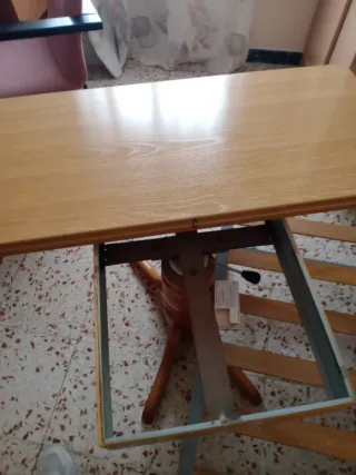 Mesa elevable de madera