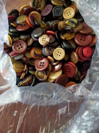 Bottoni assortiti per cucito