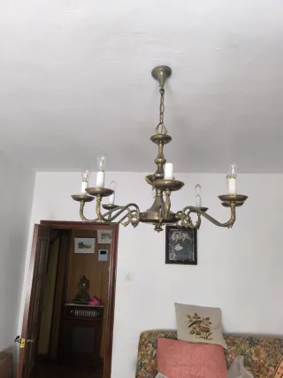 Lámpara de araña metal dorada