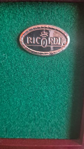 Cofanetto con simboli carte da gioco.