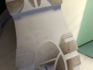 Playeras negras con detalles blancos