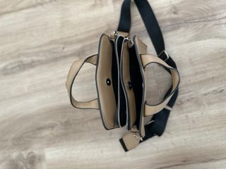 Bolso Parfois Beige con Correa Negra