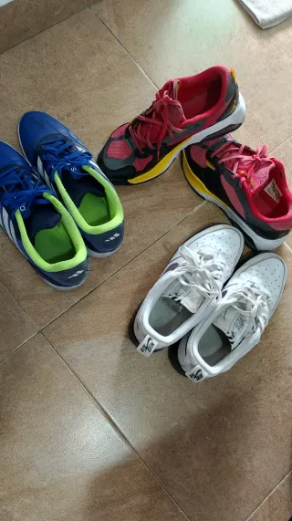 Tres zapatillas deportivas