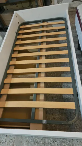 Cama individual con cajones