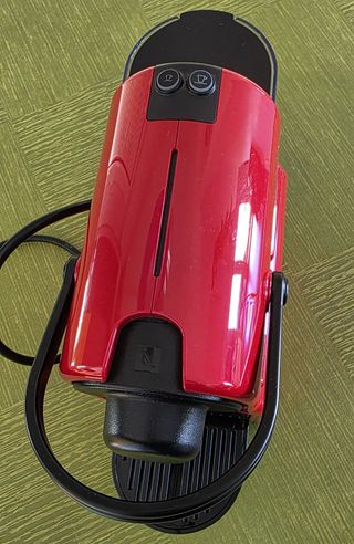 Cafetera Nespresso Inissia Roja + Dispensador