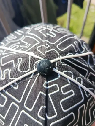 Cappello Fendi Roma Nero e Bianco