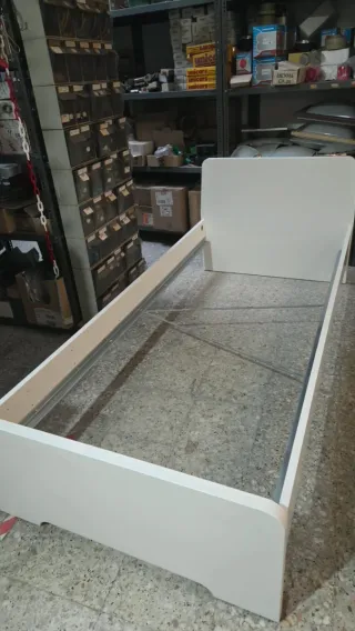 Cama individual blanca