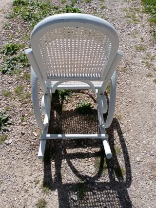 Mecedora infantil de ratán