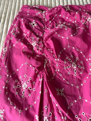 Falda midi Zara rosa estampada