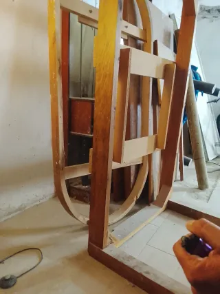 Mesa comedor y 6 sillas madera.pedid fotos.faltan