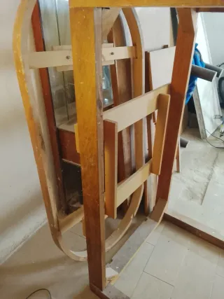 Mesa comedor y 6 sillas madera.pedid fotos.faltan